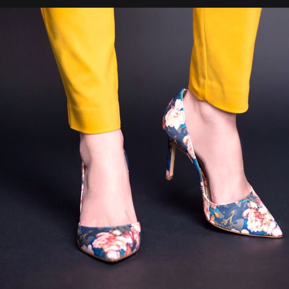 NEW Louise et Cie Floral Hermosah Pumps
